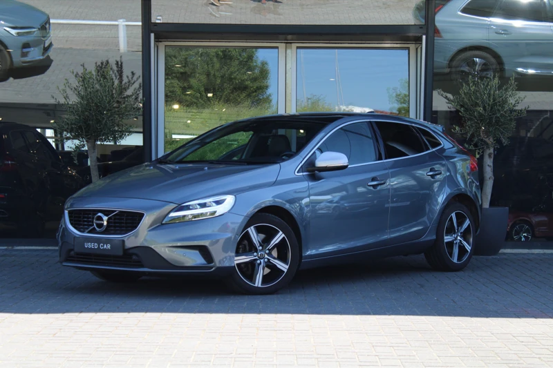 Volvo V40 T3 R-Design (Polar+ Sport) | Harman/Kardon | Panoramadak | Leder | Cruise Control | | Trekhaak | Private-glass