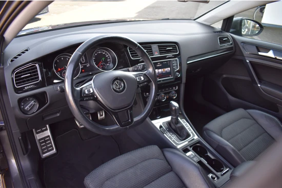 Volkswagen Golf 1.4 TSI 125PK DSG-7 Highline | NAVIGATIE | TREKHAAK | 17 INCH | LED | STOELVERW.