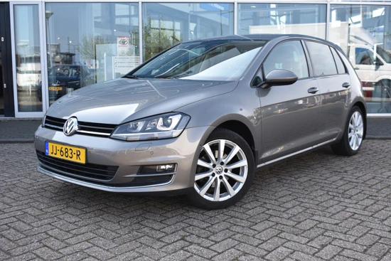 Volkswagen Golf 1.4 TSI 125PK DSG-7 Highline | NAVIGATIE | TREKHAAK | 17 INCH | LED | STOELVERW.