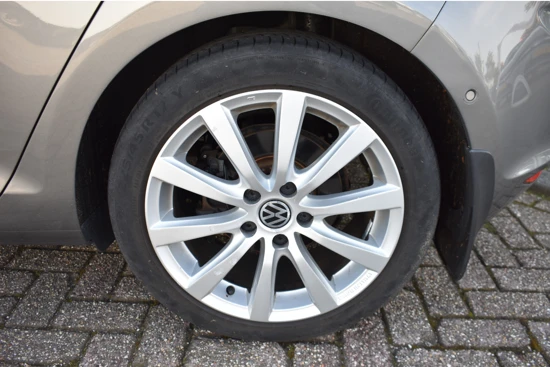 Volkswagen Golf 1.4 TSI 125PK DSG-7 Highline | NAVIGATIE | TREKHAAK | 17 INCH | LED | STOELVERW.