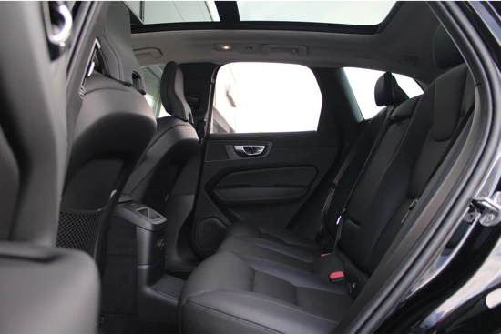 Volvo XC60 Recharge T6 AWD Plus Dark | Adaptive Cruise | Panoramadak | 21-inch | Elek. stoelen i.c.m. geheugen | BLIS | Trekhaak