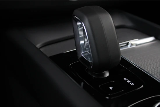 Volvo XC60 Recharge T6 AWD Plus Dark | Adaptive Cruise | Panoramadak | 21-inch | Elek. stoelen i.c.m. geheugen | BLIS | Trekhaak