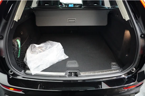 Volvo XC60 Recharge T6 AWD Plus Dark | Adaptive Cruise | Panoramadak | 21-inch | Elek. stoelen i.c.m. geheugen | BLIS | Trekhaak