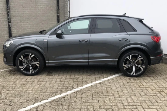 Audi Q3 45 TFSI e S edition Automaat l