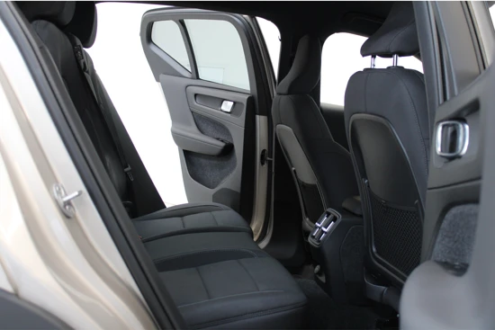 Volvo XC40 Recharge 231PK Core | Warmtepomp | Stoelverwarming | Getint Glas | All Season Banden