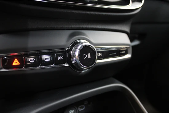 Volvo XC40 Recharge 231PK Core | Warmtepomp | Stoelverwarming | Getint Glas | All Season Banden
