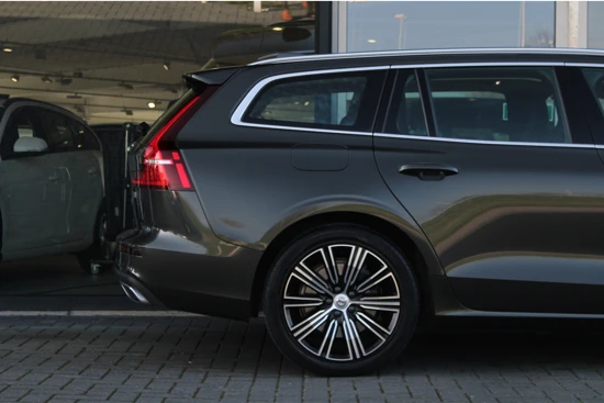 Volvo V60 T8 AWD Inscription | Adaptive Cruise | Panoramadak | 360° Camera | Head-up Display | Standkachel | BLIS | Trekhaak