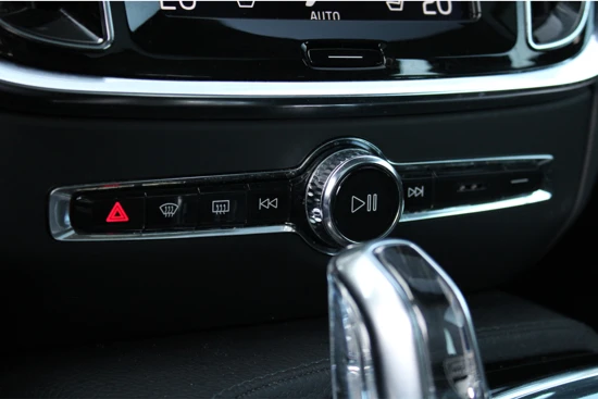 Volvo V60 T8 AWD Inscription | Adaptive Cruise | Panoramadak | 360° Camera | Head-up Display | Standkachel | BLIS | Trekhaak