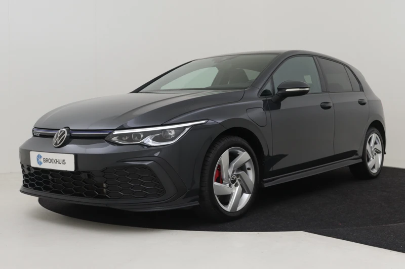 Volkswagen Golf 1.4 eHybrid GTE 245pk | Adaptief cruise control | Navigatie | Stuur + Stoelverwarming | Led koplampen | App connect | Parkeersen