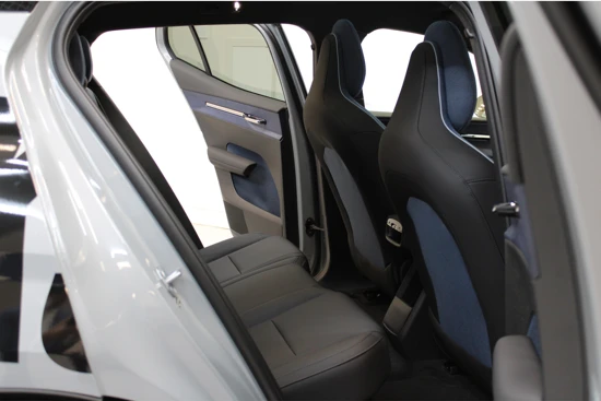 Volvo EX30 Extented Range 272PK Ultra 69kWh | Panoramadak | Elektr Stoelen | Stoelverw | Elektr Klep | Stuurverw