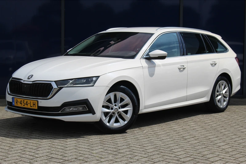 Škoda Octavia Combi 1.5 TSI First Edition | ACC | Matrix-LED | Camera | Keyless | Elec. achterklep | Carplay |