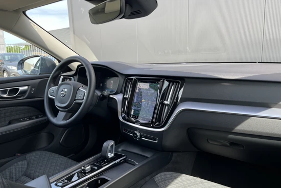 Volvo V60 2.0 B4 | Camera | Adaptive Cruise | Stoelverwarming | CarPlay |