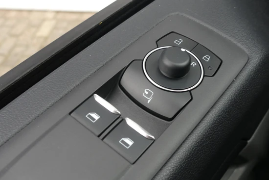 Ford Transit Custom 320 2.0 TDCI 136PK L2H1 Limited Automaat | Sync4 Navi | Adaptive Cruise | Dodehoek Detectie | Parkeersensoren V+A Incl. Camera |
