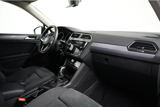 Volkswagen Tiguan 1.5 TSI 150pk DSG Life |Alcantara| Camera| Trekhaak| Winterpakket |