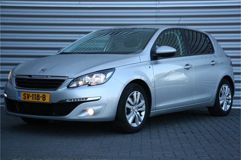 Peugeot 308 1.2 PURETECH 130PK STYLE AUTOMAAT / NAVI / CLIMA / PDC / 16" LMV / CAMERA / BLUETOOTH / CRUISECONTROL / NIEUWSTAAT !!