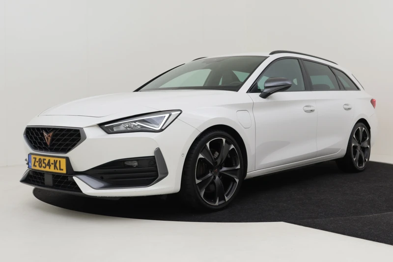 CUPRA Leon Sportstourer 1.4 e-Hybrid VZ 245pk PHEV Performance | Camera achter |  Stuur + Stoelverwarming | Cruise control | Keyless | Navigatie | Park