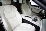 Volvo XC60 B5 Mom. Leder | Trekhaak | Adaptive Cruise | All Season | Standkachel | Keyless