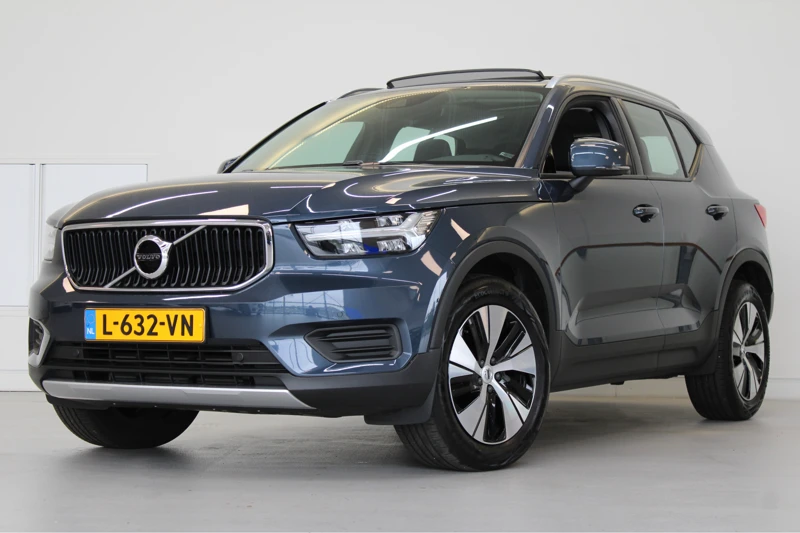 Volvo XC40 T3 163 PK Momentum Business | Panoramadak | Stoel + stuurverwarming | Camera | Verwarmbare Voorruit