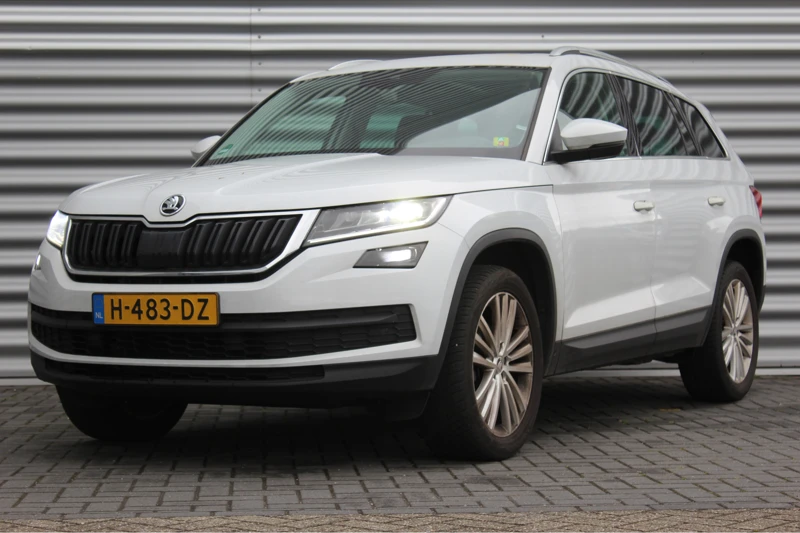 Škoda Kodiaq 1.5 TSI 150PK BUSINESS EDITION AUTOMAAT / NAVI / LEDER / CLIMA / LED / PDC / 19" LMV / CAMERA / KEYLESS / TREKHAAK / PANO. DAK /