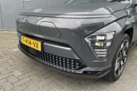 Hyundai KONA Electric Premium 65.4 kWh 218pk Two-Tone | Rondomzicht camera | Dodehoekdetectie | Elektrische klep | Leder | 19'' velgen | Stoelgeheugen