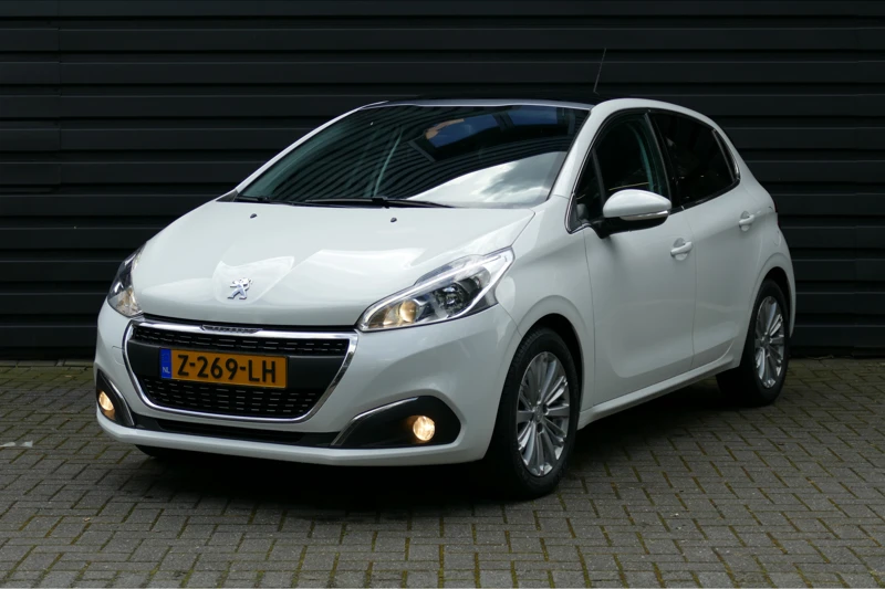 Peugeot 208 1.2 PURETECH 82PK 5-DRS ALLURE / NAVI / LED / CLIMA / PDC / 16"LMV / CAMERA / PANO.DAK / WINTERPAKKET / BLUETOOTH / CRUISECONTRO