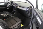 Volvo XC40 T3 163 PK Momentum Pro | Verwarmde voorruit | Getint Glas | Verstelbare Zittingverlenging