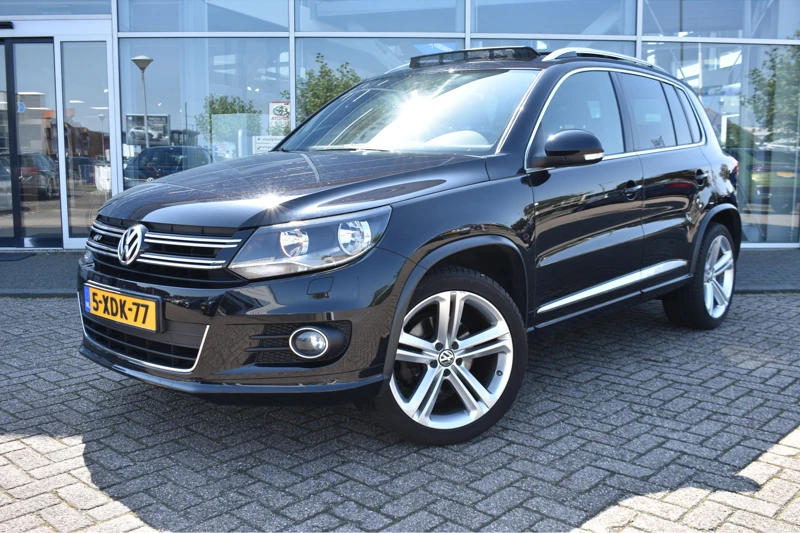 Volkswagen Tiguan 1.4 TSI 122PK Sport & Style R-Line | PANORAMADAK | NAVIGATIE | ALL SEASON