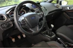 Ford Fiesta 1.0EB ST-LINE | BLACK PACK | NAVI | CLIMA | VOORRUITVERWARMING | CRUISE | PARK SENS | 17' LM. VELGEN | TREKHAAK AFNEEMBAAR | PRA