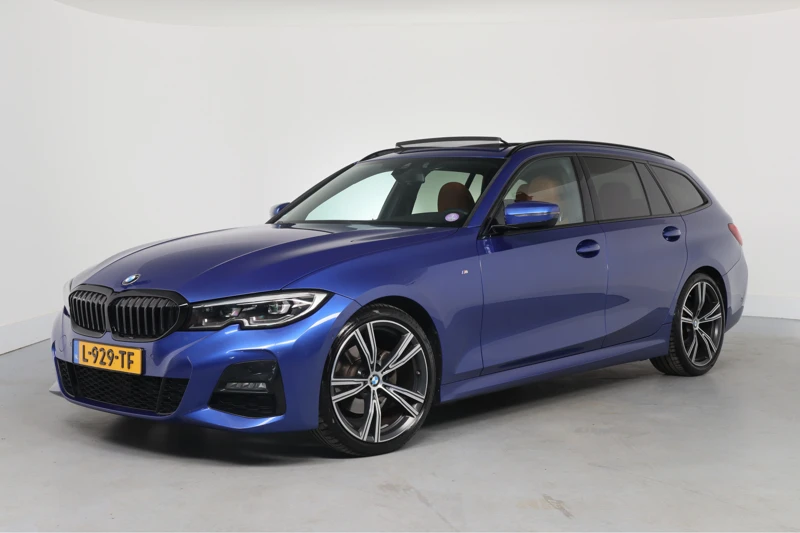 BMW 3 Serie Touring 320i High Executive | M-Sport | Dealer Onderhouden! | LED | Memory Zetels | Open Dak | Camera | Sportstoelen| Leder | Am