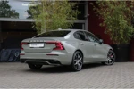 Volvo S60 T6 Recharge AWD R-Design | 20'' Polestar velgen | Exterior Styling Pack | Schuifdak | Head-up display | Camera | Adaptive Cruise