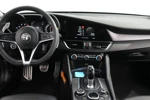 Alfa Romeo Giulia 2.0 T AWD Veloce | 280PK automaat | Schuif/Kanteldak | Leder | Navigatie | Camera | Elek. stoelen |