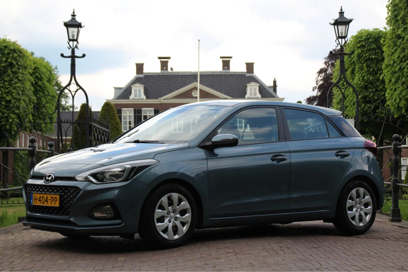 Hyundai i20 1.0 T-GDI COMFORT | NL-AUTO! | NAVI | CLIMA | CRUISE | CAMERA | 1E EIGENAAR! | PARKEERSENSOREN | APPLE CARPLAY & ANDROID AUTO |