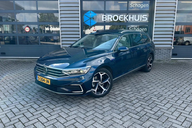 Volkswagen Passat Variant 1.4 TSI 218 pk PHEV GTE Business 7-DSG | Standkachel | Panoramadak elektrisch | Trekhaak | Led Matrix koplamp |