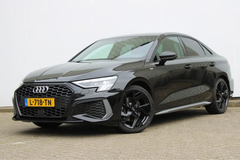 Audi A3 Limousine 35 TFSI 150PK Automaat edition one | S Line Exterieur | Virtual Cockpit | Black Pakket | 18'' LMV | Navigatie | App-Co