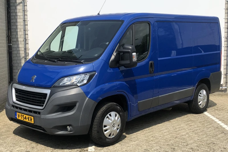 Peugeot Boxer 330 2.0 BlueHDI L1H1 Premium Pack