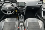 Peugeot 2008 1.2 Allure | Navigatie | Parkeersensoren Achter | Apple/Android Carplay | Panorama dak |