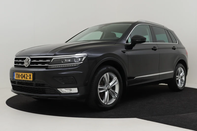 Volkswagen Tiguan 2.0 TSI 180PK 4Motion Highline DSG/AUT | Trekhaak (2500KG) | Stoel+Stuurwielverwarming | LED Koplampen | Adaptieve Cruise Contro