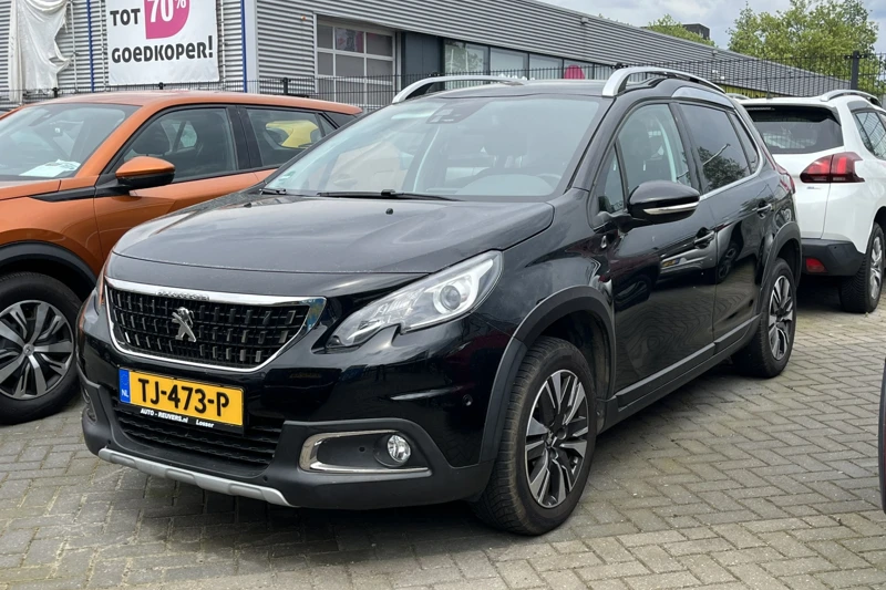 Peugeot 2008 1.2 Allure 110PK Automaat | Camera | Trekhaak | Navigatie | Apple/Android Carplay | Panorama dak | Clima | Cruise | 16" Lichtmet