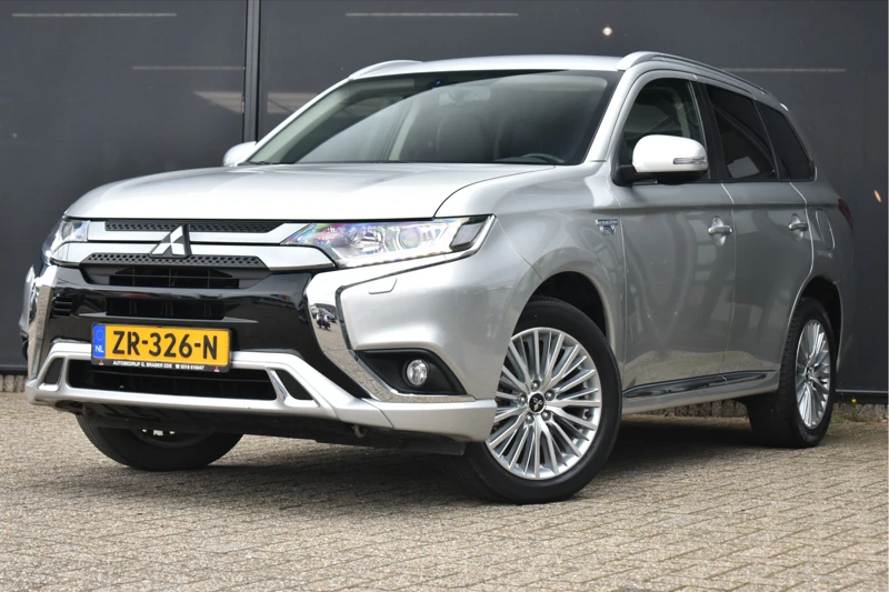 Mitsubishi Outlander 2.4 PHEV Pure+ | Navigatie | Alcantara | Leder | Keyless-Entry | Achteruitrijcamera | Climate Control !!