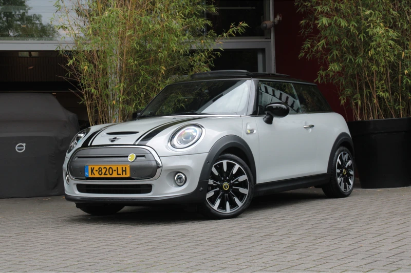 MINI Mini Electric Yours 33 kWh Cooper S | Head-up display | Schuifdak | Harman/Kardon | Camera | Keyless