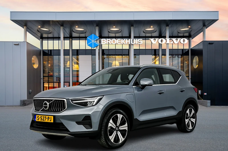 Volvo XC40 T4 Recharge Core Bright | 19" Allseason | Camera | Keyless | Stoel / stuurverwarming | Getint glas | DAB-audio