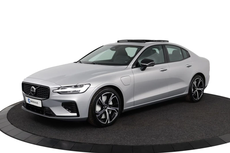 Volvo S60 T6 AWD Plus Dark Demo Deal | Elektrisch verstelbare voorstoelen incl. geheugen | Premium Audio by Harman Kardon |Keyless entry |