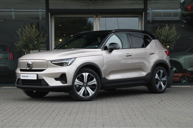 Volvo XC40 Recharge Core | Trekhaak | Climate-Pack: Warmtepomp | Stuur/Stoelverwarming | 19 inch i.c.m. All Season Banden | Trekhaak