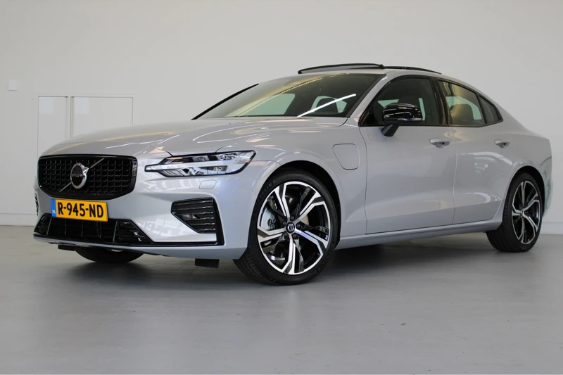 Volvo S60 T6 350PK Long Range Ultimate Dark | Sportstoelen | Panoramadak | HUD | Adapt Led | HK Audio | 19''