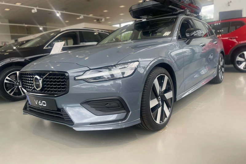 Volvo V60 2.0 B3 Essential Sport!