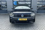 Volkswagen Tiguan 2.0 TSI 190 pk 4 Motion R-Line 7-DSG | Panorama schuifdak | Trekhaak uitklapbaar | Achteruitrijcamera | Dodehoek detector |