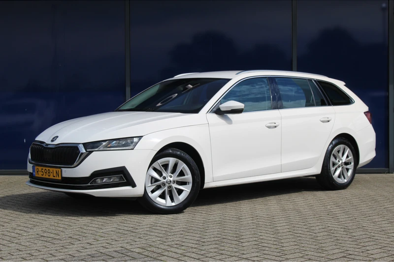 Škoda Octavia Combi 1.5 TSI First Edition | ACC | Matrix-LED | Camera | Keyless | Elec. achterklep | Carplay |