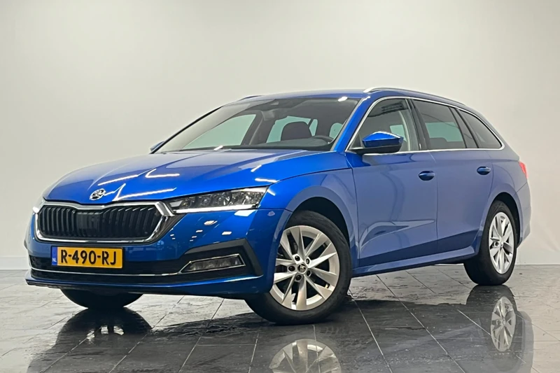 Škoda Octavia Combi 1.5 TSI First Edition | Trekhaak | Keyless | Getint glas | PDC + Camera | DAB | Carplay | Matrix LED |