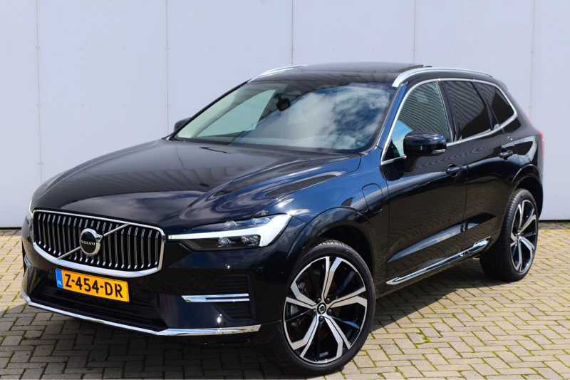 Volvo XC60 T6 AWD Plus Bright #OnyxBlack #Panoramadak