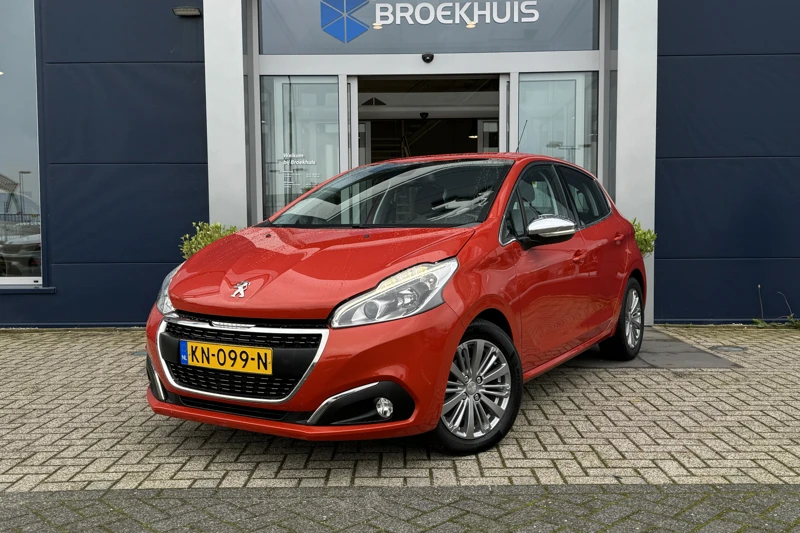 Peugeot 208 1.2 PureTech Allure | Automaat | Trekhaak | Cruise Control | PDC achter | Navi | Carplay